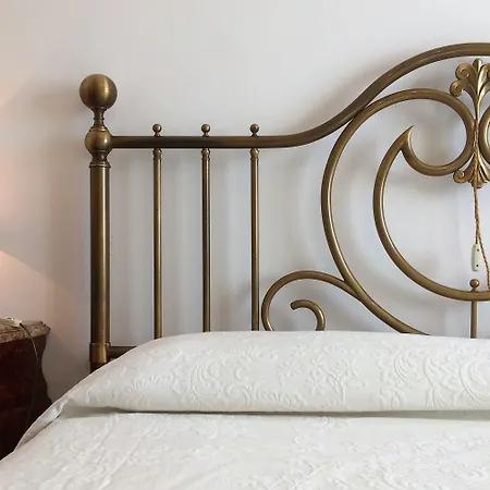 Bed and breakfast Pergolesi 4*