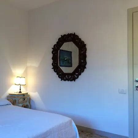 Bed and breakfast Pergolesi 4*